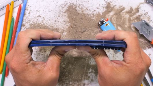 유튜브 갈무리 @ JerryRigEverything