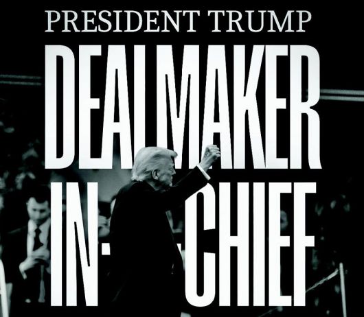 도널드 트럼프 미국 대통령이 한미 무역협상이 타결된 바로 다음 날인 31일(현지 시간) 트루스소셜에 ‘트럼프 대통령은 협상 사령관(Dealmaker in Chief)’이라는 문구와 함께 주먹을 불끈 쥔 자신의 사진을 게시했다. 사진 출처 트럼프 대통령 트루스소셜