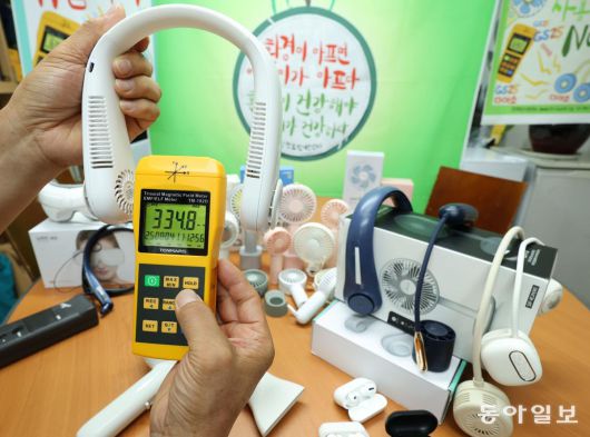 목선풍기도 300mG가 훌쩍 넘습니다. 신체에 완전히 접촉하기 때문에 전자파 노출에 더 쉽게 영향을 받는 것으로 추정됩니다.