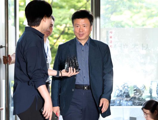 전하규 국방부 대변인이 5일 오전 서울 서초구 순직 해병 특별검사팀 사무실에 참고인 신분으로 출석하고 있다. 2025.08.05. [서울=뉴시스]