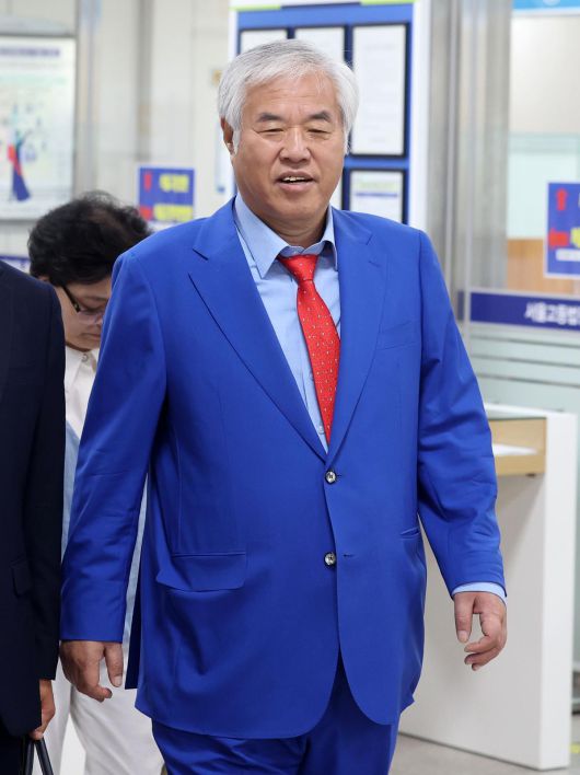 전광훈 사랑제일교회 목사가 29일 오전 서울 서초구 서울고등법원에서 열리는 공직선거법 위반 관련 항소심 선고 공판에 출석하고 있다. 2025.05.29. 서울=뉴시스