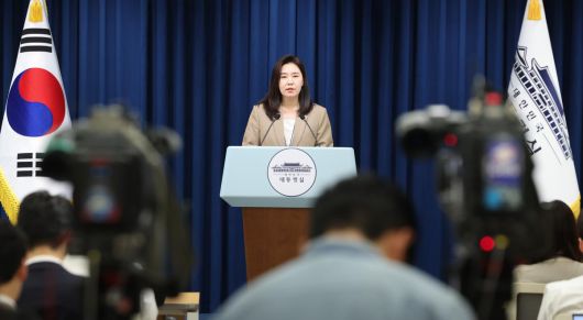 강유정 대통령실 대변인이 11일 서울 용산 대통령실 청사에서 국무회의 관련 브리핑을 하고 있다. 2025.8.11/뉴스1