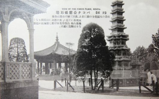 일제강점기의 탑골공원. 사진 왼쪽으로 새로 지은 정자 등이 보인다. 사진 출처 서울역사박물관