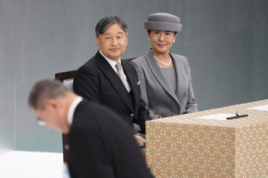 일본 나루히토 왕 부부