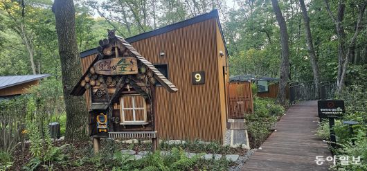 동화를 연상시키는 수락휴의 ‘요정의 숲’. 각 숙소마다 작은 정원이 갖춰져 있다.