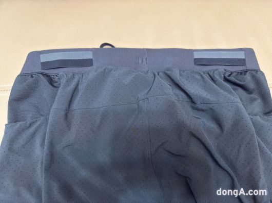 룰루레몬 라인드 러닝 쇼츠 허리밴드.