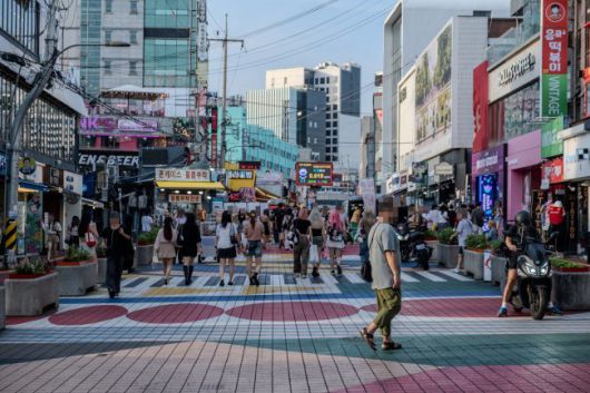 클럽과 유흥 주점(헌팅포차)가 밀집한 홍대 어울마당로의 모습. (사진=김영호 기자 rladudgh2349@donga.com)