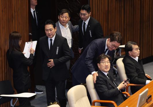 장동혁 국민의힘 대표가 1일 오후 서울 여의도 국회에서 열린 제22대 제429회국회(정기회) 개회식에 상복을 입고 출석하고 있다. 2025.09.01. 뉴시스