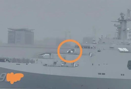 LY-1으로 추정되는 레이저 요격체계가 중국 인민해방군해군의 071형 LPD(수륙양용 수송함)에 탑재된 모습. 웨이보 캡처