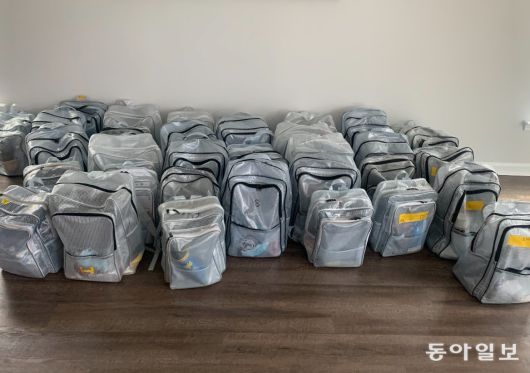 포크스턴의 ICE 구치소로 끌려간 한국 직원의 가방들은 주인을 잃고 공장에 버려져 있었다. 다음 날 남은 직원들이 가져다 보관해 둔 모습. 서배나·포크스턴=임우선 특파원 imsun@donga.com