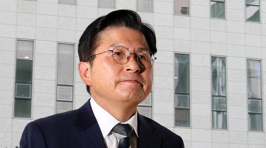 황교안 자유와혁신 대표가 15일 서울 양천구 남부지법에서 열린 ‘지난 2019년 벌어진 국회 패스트트랙(신속처리안건) 충돌 사건’ 1심 결심 공판에 출석하고 있다. 2025.9.15/뉴스1