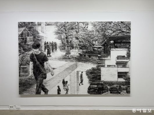작가에게 인상 깊었던 미술관의 여러 공간을 조합해 그린 민재영의 수묵화 ‘도시 전시 정원’. 김민 기자 kimmin@donga.com