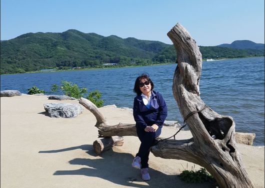 2016년 서울 근교에서 휴식을 즐기고 있는 최영실 씨.