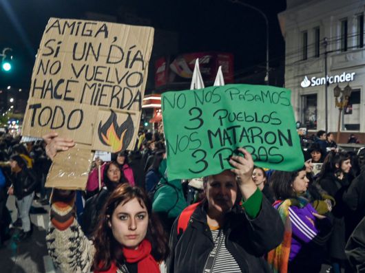 9월 19일 아르헨티나에서 마약 조직이 여성 3명을 고문·살해한 사건이 SNS로 생중계되며 전국적으로 시위가 이어졌다. 경찰은 관련 용의자들을 추적 중이다. (사진=스레드)