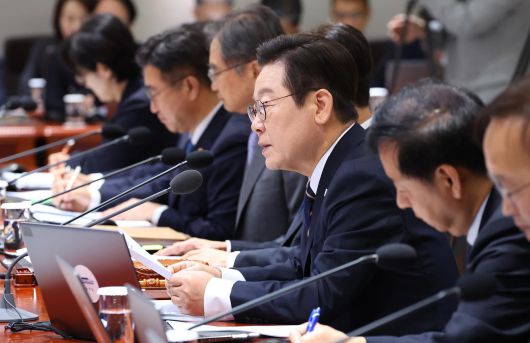 이재명 대통령이 30일 서울 용산 대통령실 청사에서 열린 제44회 국무회의에서 발언하고 있다. (대통령실통신사진기자단) 2025.09.30