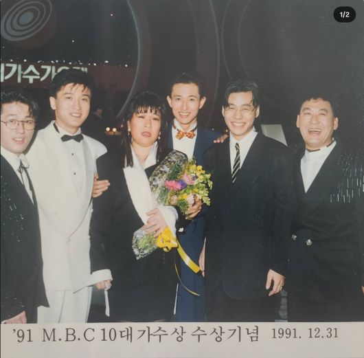 1991년 ‘이별 아닌 이별’로 벼락 스타가 되고 MBC 10대 가수상 신인상을 수상했을 당시. 기라성 같은 가수들과 어깨를 나란히 맞추고 무대에 섰다. 왼쪽부터 신승훈. 이범학. 노사연. 심신. 윤상. 현철. 이범학 제공