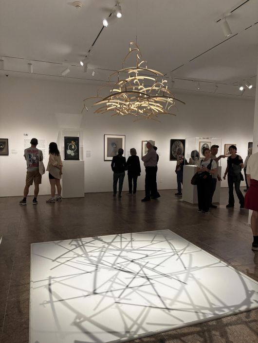 2025년 9월 14일부터 2026년 2월 1일까지 열리는 전시 ‘만 레이: 사물이 꿈꿀때’의 전시 전경. 뉴욕=김민 기자 kimmin@donga.com