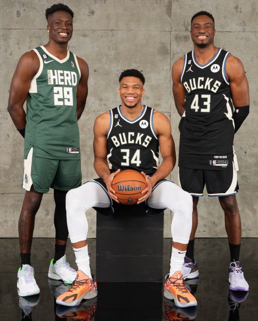 미국프로농구(NBA) 역사상 처음으로 세 형제가 같은 팀에 몸담게 된 앨릭스, 야니스, 타나시스 아데토쿤보(왼쪽부터). 사진 출처 NBA 홈페이지