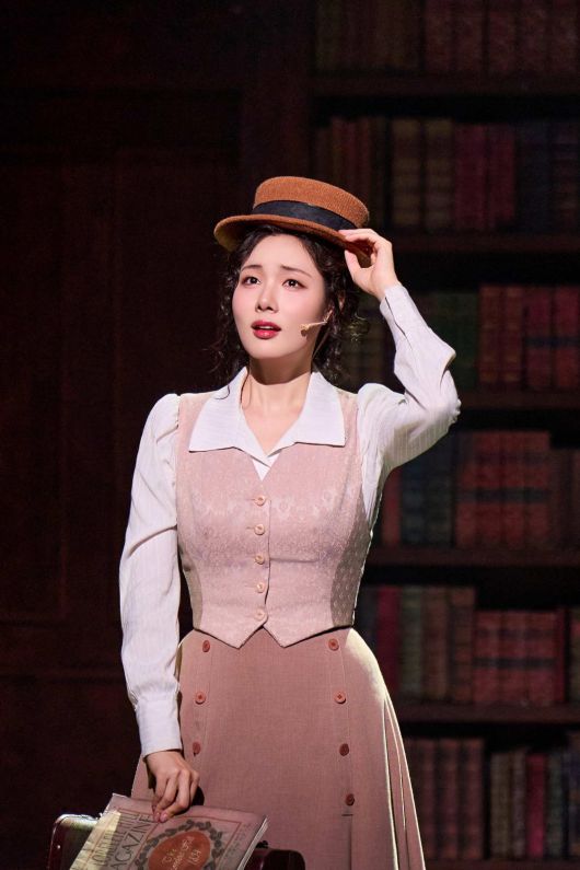 안나 역을 맡은 배우 민경아. 아떼오드 제공