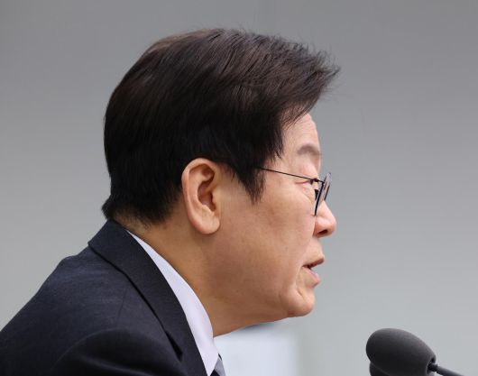 이재명 대통령이 23일 서울 용산 대통령실 청사에서 열린 수석보좌관회의에서 발언하고 있다. 2025.10.23 대통령실통신사진기자단