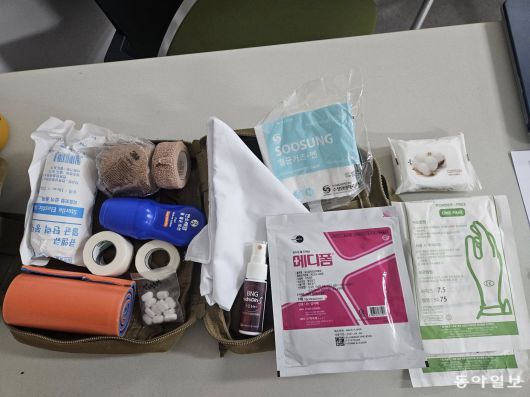 최창휴 교수가 차고 달리는 응급처치 키트. 최창휴 교수 제공.