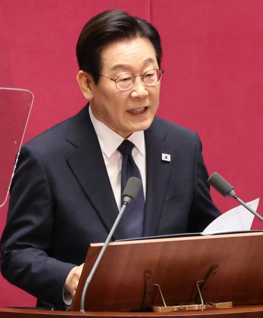 이재명 대통령 시정연설 이재명 대통령이 4일 서울 여의도 국회 본회의에서 내년도 정부 예산안에 대한 시정연설하고 있다. 사진공동취재단