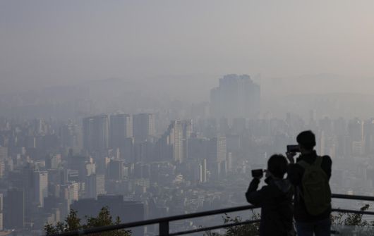 수도권 지역에 미세먼지가 나쁨 수준을 보인 7일 오전 서울 남산에서 바라본 도심일대가 뿌옇게 보이고 있다. 2025.11.07 뉴시스