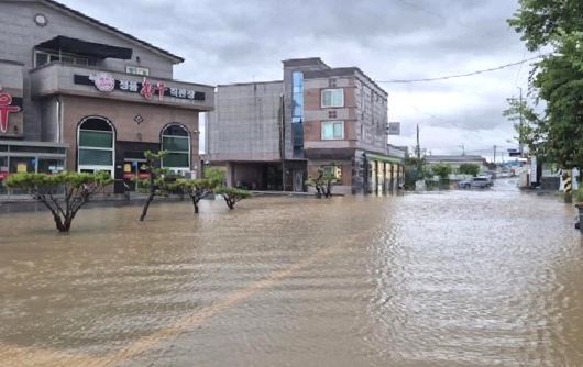 지난 7월 집중 호우로 침수된 전남 나주시 산포면 소재지 일대. 사진=뉴시스