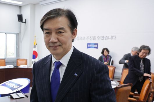 조국 조국혁신당 비상대책위원장이 6일 서울 여의도 국회에서 열린 비상대책위원회를 마친 후 회의실을 나서고 있다. 뉴스1