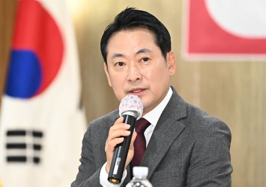 장동혁 국민의힘 대표가 7일 경기 용인시 수지구 신봉마을에서 열린 부동산 대책 현장 간담회에 참석해 발언하고 있다. 용인=뉴시스