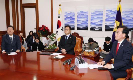 송언석 국민의힘 원내대표가 27일 오전 서울 여의도 국회에서 열린 국회의장 주재 원내대표 회동에 참석해 모두발언을 하고 있다. 뉴시스