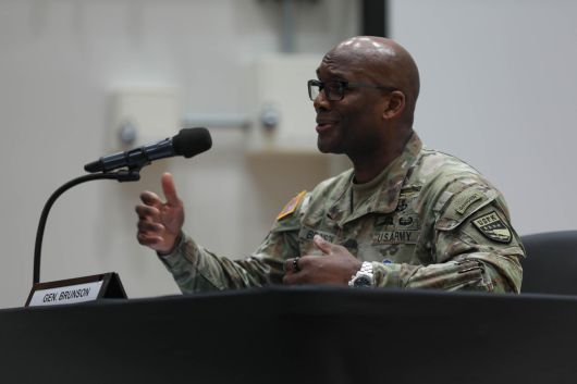 제이비어 브런슨 주한미군사령관이 지난 8일 경기 평택시 캠프 험프리스에서 열린 국방부 기자간담회에서 기자들의 질문에 답하고 있다. 2025.08.10. 주한미군사령부 제공
