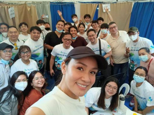 드림액스가 주최한 이번 의료 봉사에는 치 아티엔자(Chi Atienza) 마닐라 부시장 , 오준호 오톰 대표 등이 참석했다. 사진제공=오톰