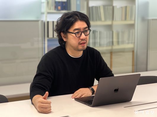 채유기 네이버웹툰 한국서비스 부사장은 12일 동아일보와 인터뷰하는 모습. 네이버웹툰 제공.