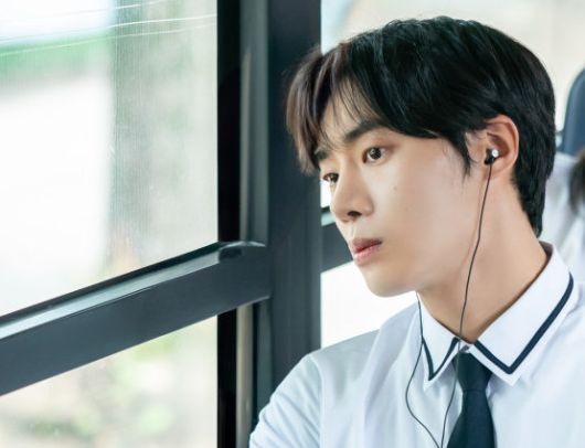 추영우는 “배우는 연출가의 소품이라고 생각한다”며 “제가 튀기보다 잘 어우러지는 게 중요한 것 같다”고 했다. 바이포엠스튜디오 제공