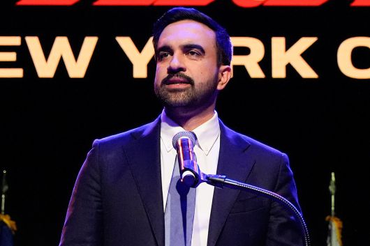 조란 맘다니 뉴욕 시장 당선인이 4일(현지 시간) 미국 뉴욕 시장 선거에서 당선된 후 연설하고 있다. 올해 34세인 인도계 무슬림인 민주당의 맘다니 후보가 미국 최대 도시 뉴욕에서 시장으로 당선됐다. 2025.11.05. 뉴욕=AP/뉴시스