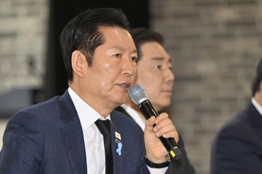 정청래 더불어민주당 대표가 29일 오전 전남 무안군 승달문화예술회관에서 열린 현장 최고위원회의에서 발언하고 있다. 2025.12.29. 뉴시스