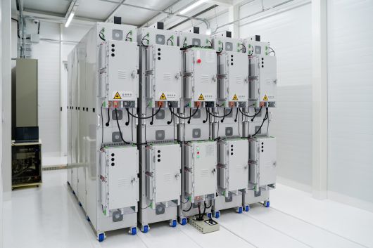 스탠다드에너지가 대전도시철도 1호선 구암역에 설치한 바나듐 이온 배터리 에너지 저장장치(ESS) 내부 배터리 랙. 스탠다드에너지 제공