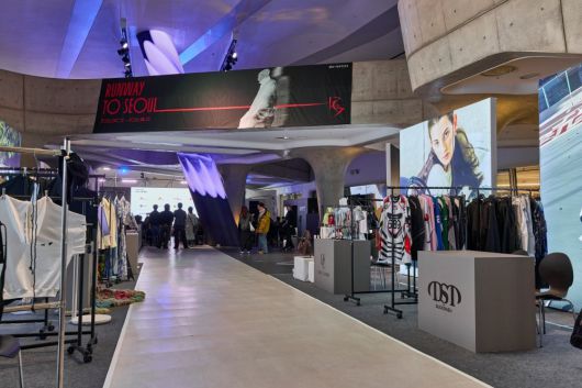 런웨이투서울은 서울 패션 브랜드의 의상을 관람할 수 있는 상설 콘텐츠를 운영한다 / 출처=SBA