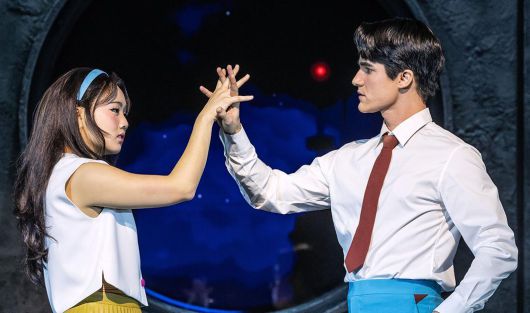 올해 미국 토니상 6관왕을 차지한 뮤지컬 ‘어쩌면 해피엔딩’의 뉴욕 브로드웨이 버전 공연. 2016년 한국의 300석 규모 소극장에서 출발한 이 작품은 K팝과 K드라마에 이어 K뮤지컬이 세계 무대에서 주목받는 계기가 됐다. NHN링크 제공