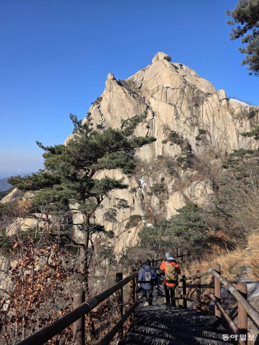 백운봉암문 가는길