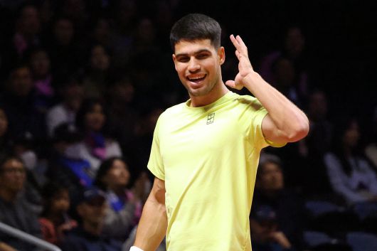 포인트를 낸 뒤 관중들의 환호를 유도하고 있는 카를로스 알카라스.  세마스포츠마케팅 제공