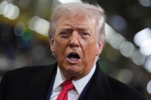 도널드 트럼프 미국 대통령은 이란 정권이 시위대를 사형에 처할 경우 미국이 강력 대응하겠다고 밝혔다. 2025.01.14 디어본=AP/뉴시스