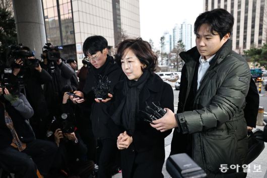 김경 서울시의원이 15일 오전 서울경찰청 공공범죄수사대로 출석하고 있다. 양회성 기자 yohan@donga.com