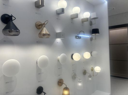 한샘 논현 플래그샵스토어에 조명이 전시돼 있다. 황소영 기자 fangso@donga.com