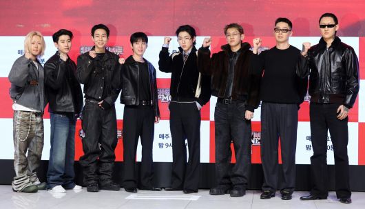 15일 오전 서울 강남구 엘리에나 호텔에서 열린 Mnet ‘쇼미더머니 12’ 제작발표회에서 프로듀서로 참여하는 릴 모스핏(왼쪽부터) 박재범, 로꼬, 그레이, 지코, 크러시, 허키 시바세키, 제이통이 포즈를 취하고 있다. 2026.01.15 서울=뉴시스