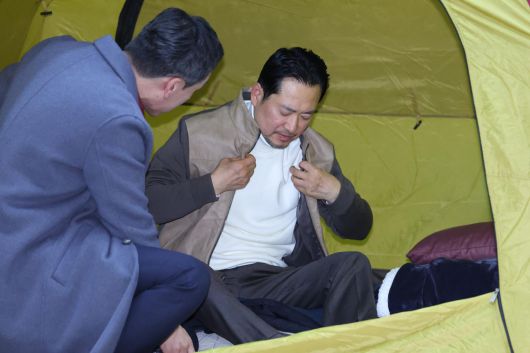 장동혁 국민의힘 대표가 21일 서울 여의도 국회 로텐더홀에서 단식 농성을 이어가고 있다. 2026.1.21 뉴스1