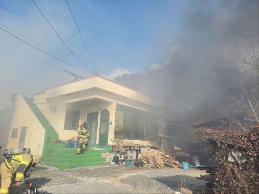 21일 오후 3시 31분 전남 광양시에서 산불이 발생해 관계 당국이 진화 중이다. 전남소방본부