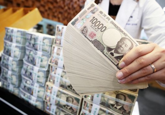 서울 중구 하나은행 위변조대응센터에서 직원이 엔화를 정리하고 있다. 2024.10.28/뉴스1