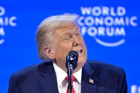 도널드 트럼프 대통령이 21일(현지 시간) 스위스 다보스에서 열린 세계경제포럼(WEF) 연차 총회에서 특별 연설을 하고 있다. AP=뉴시스